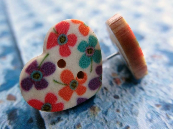 Preview: Holz Herz Knopf Ohrstecker Blumen Veilchen Lilie